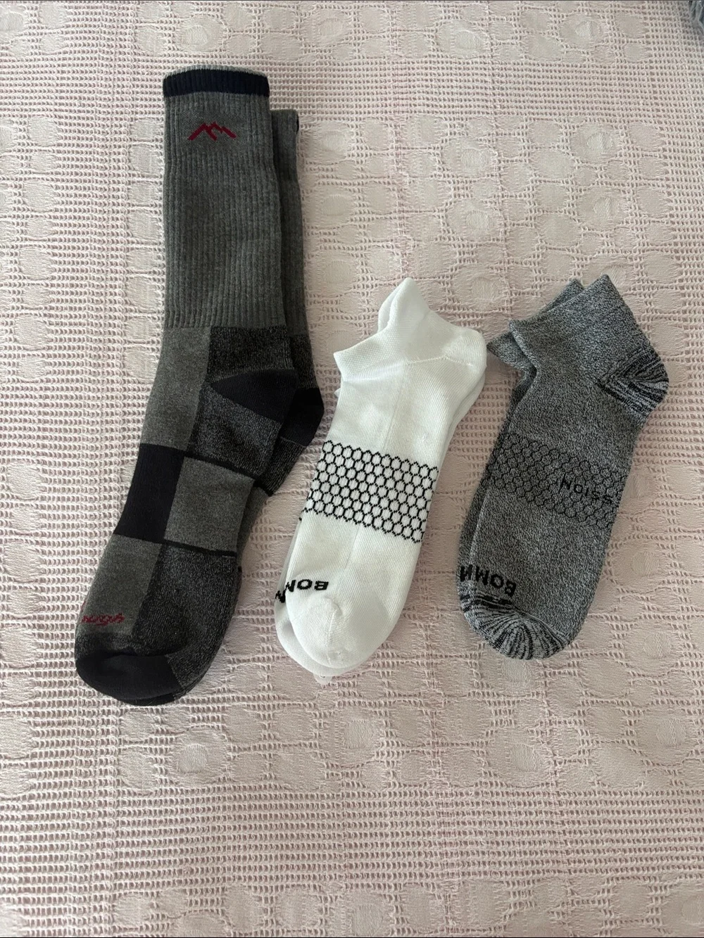 XL socks Bombas Darn Tough Men's Sock 3-Pack in Gray and White -
